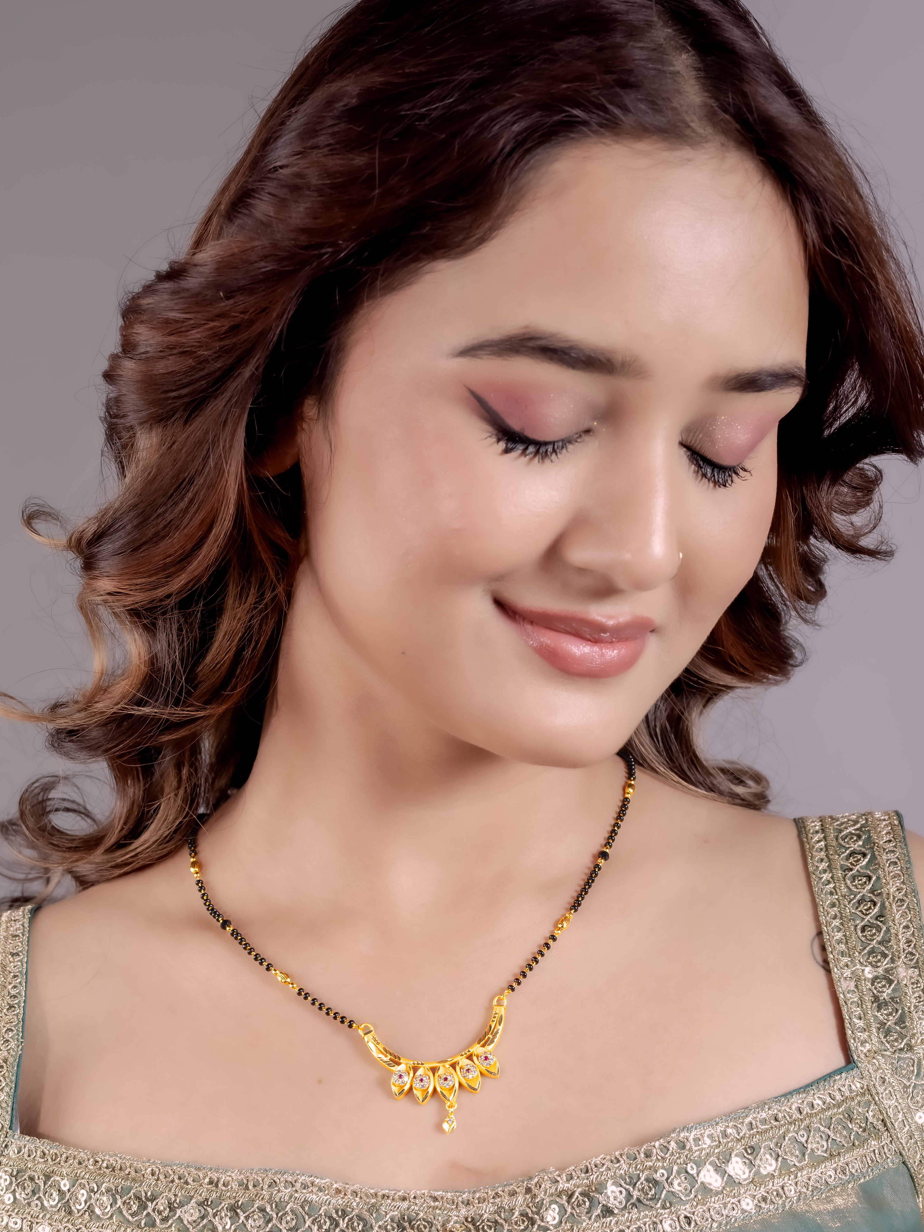 Elegant Gold Mangalsutra with Floral Pendant Design