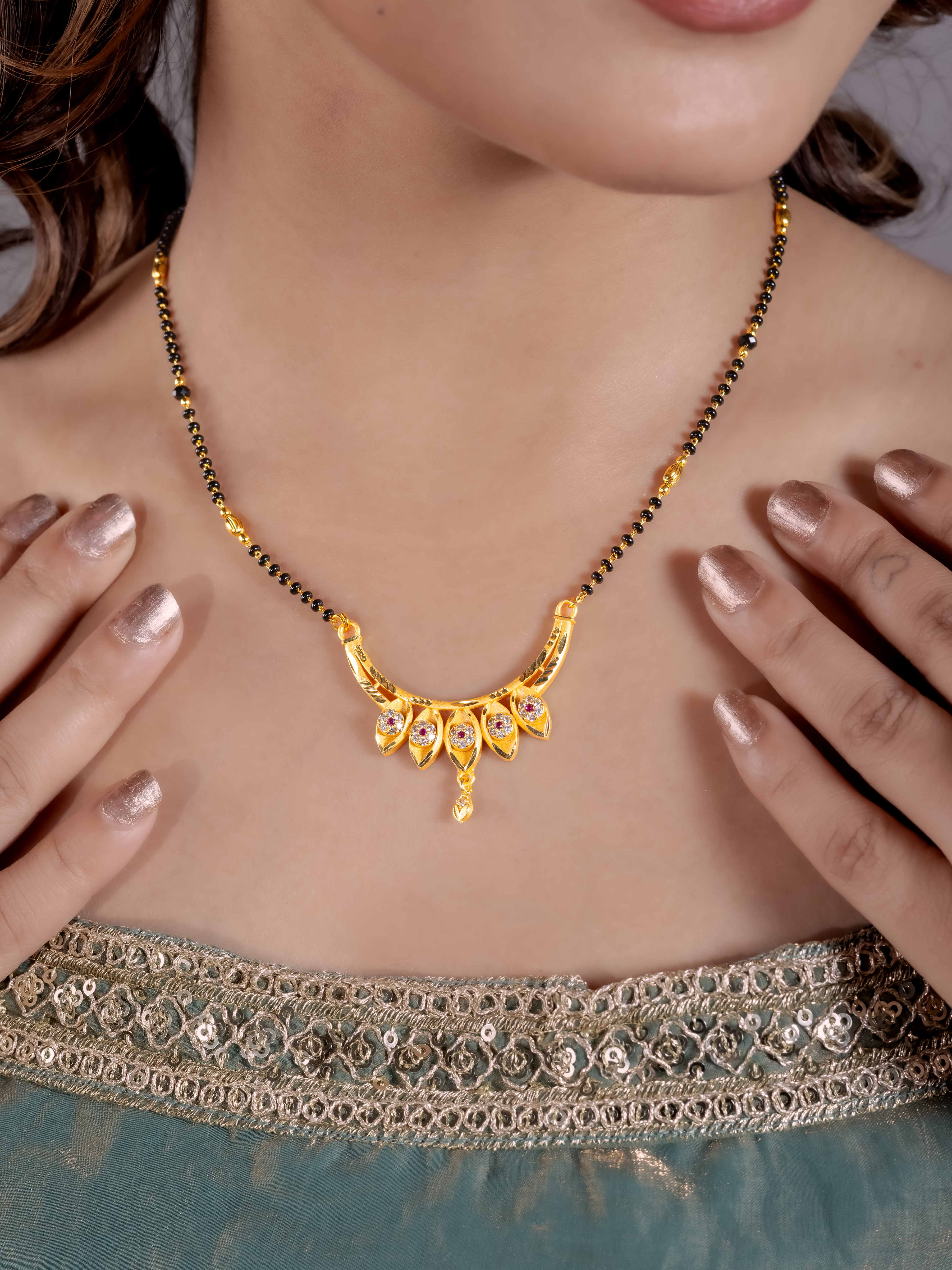 Elegant Gold Mangalsutra with Floral Pendant Design