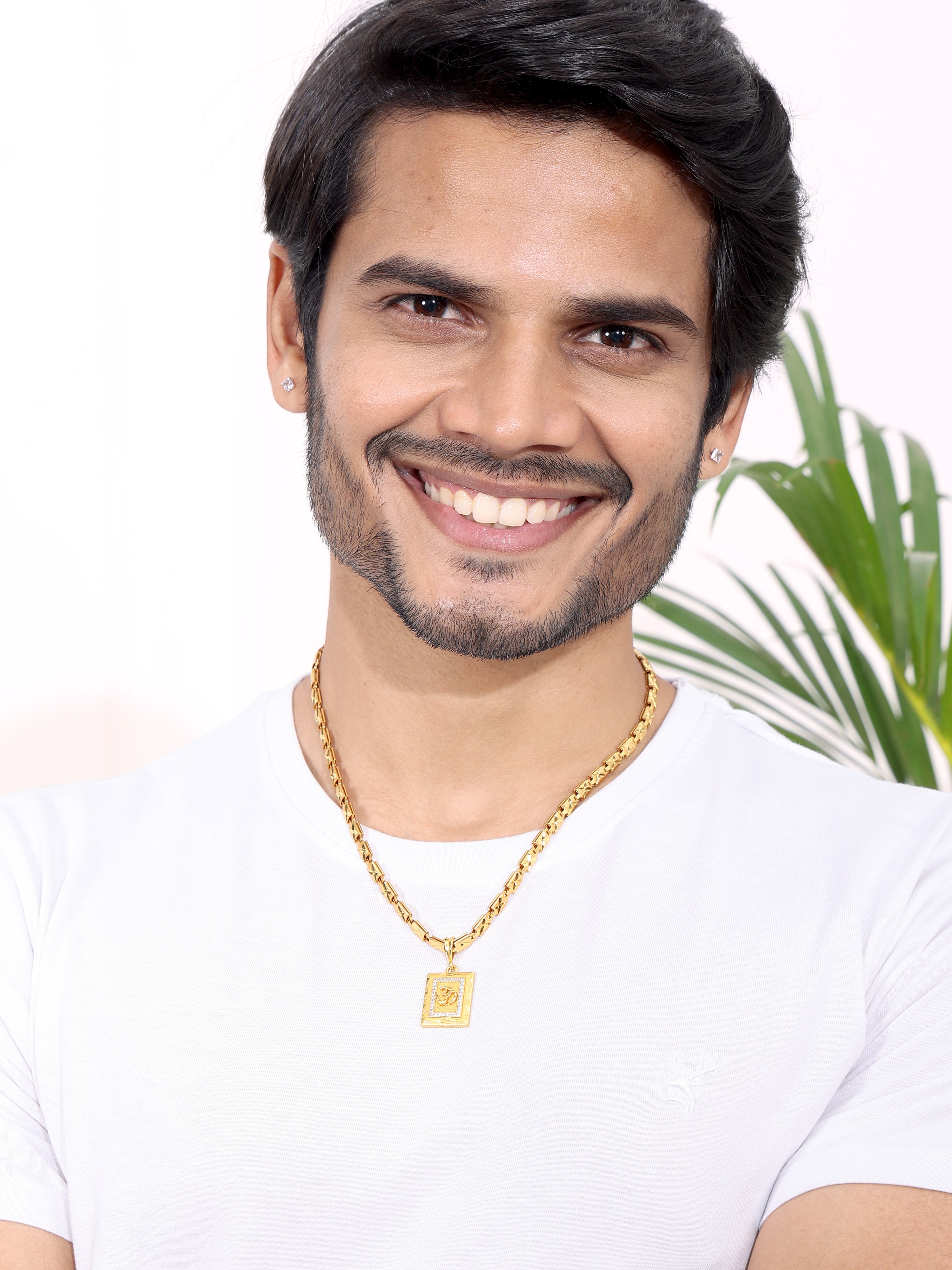 Bold Look with a Statement Gold Chain