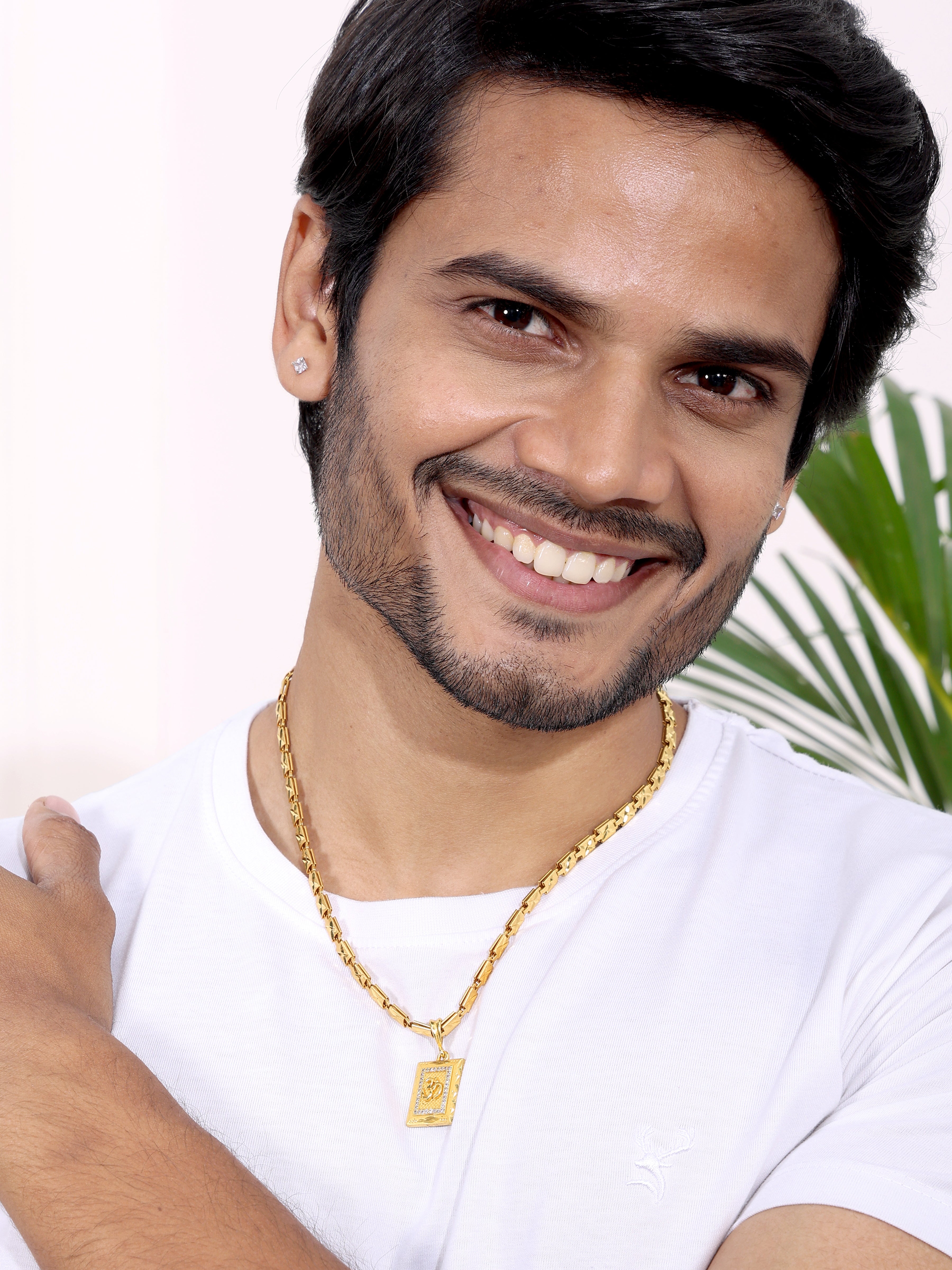 Bold Look with a Statement Gold Chain