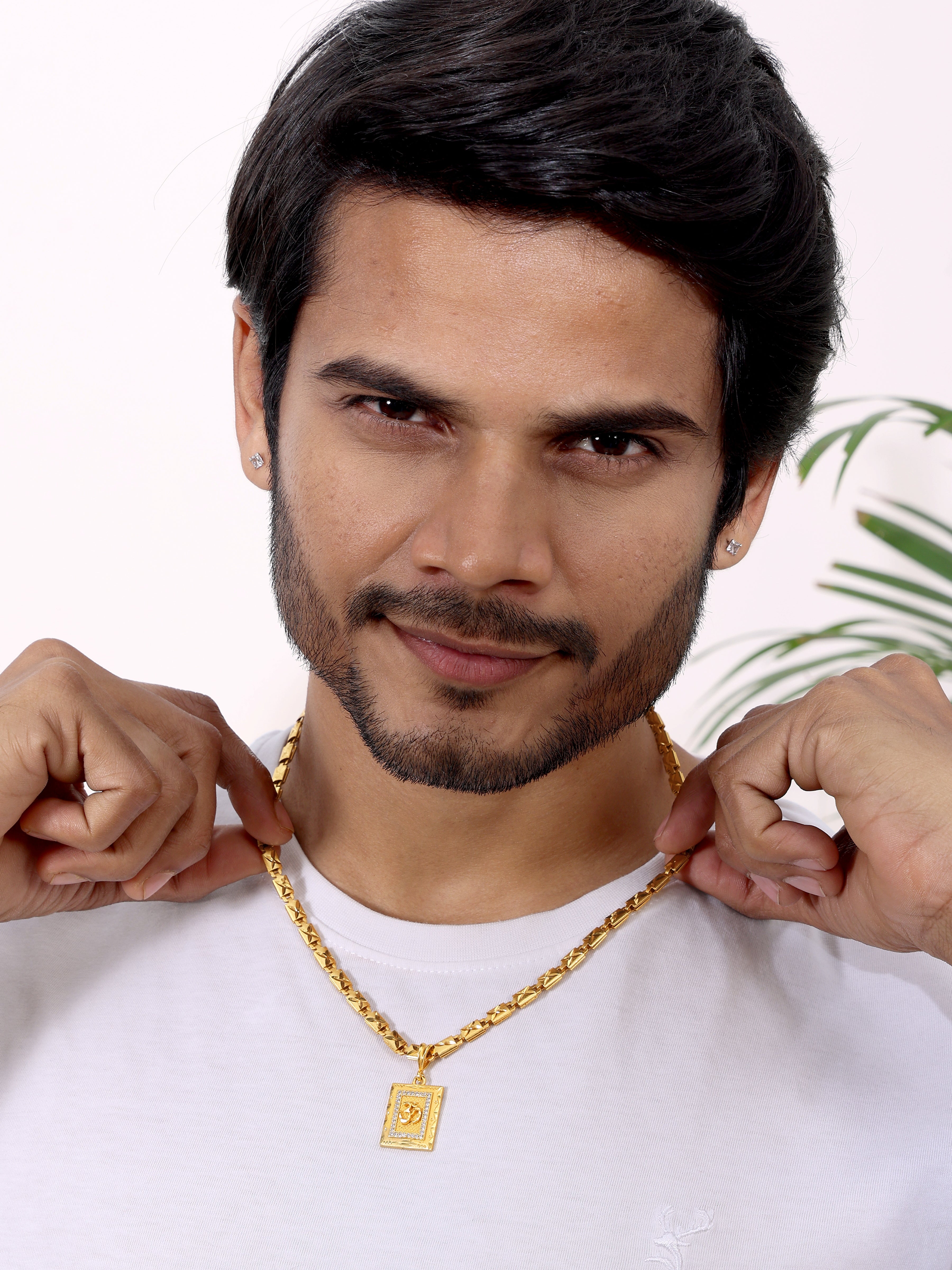 Bold Look with a Statement Gold Chain