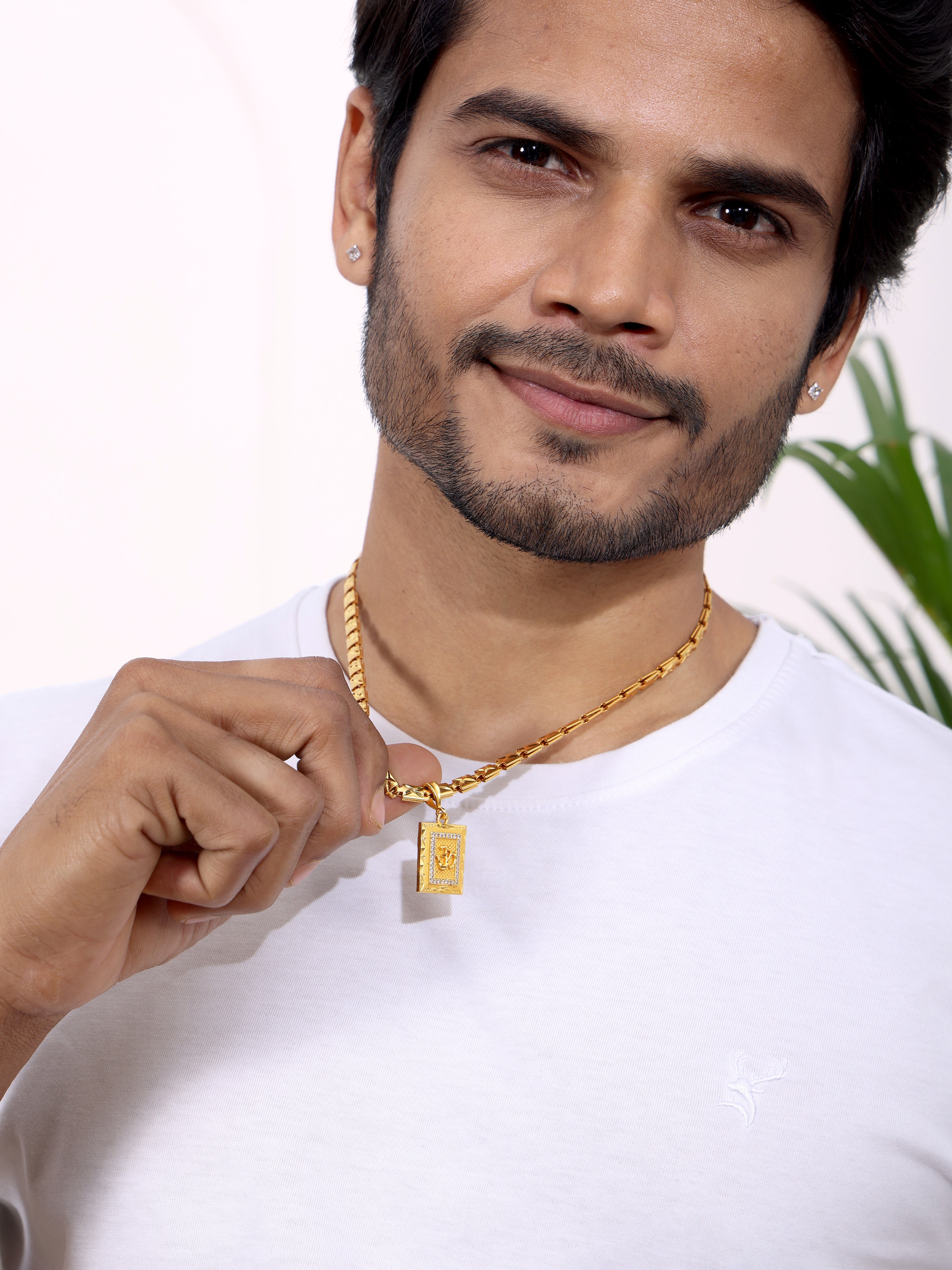 Bold Look with a Statement Gold Chain